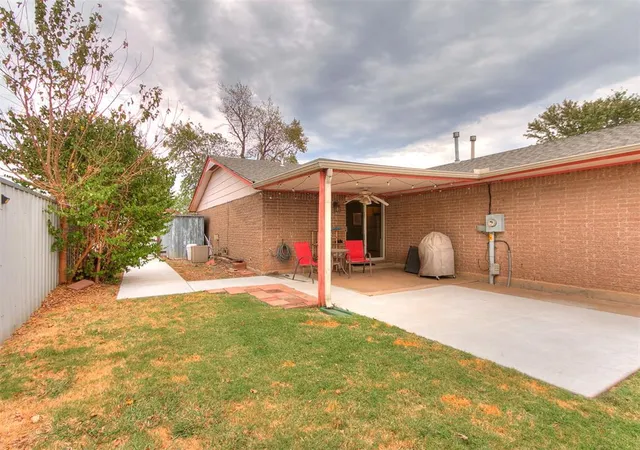 Listing Photo 2 - Condo for sale in building located at 2133 Meench Dr, Oklahoma City, OK 73170