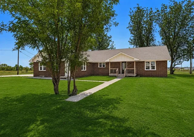 Photo 4 of Single family home for sale at 504 E 2nd Street, Calumet, OK 73014 | MLS# 1247039 | Listing updated on 2026-09-22
