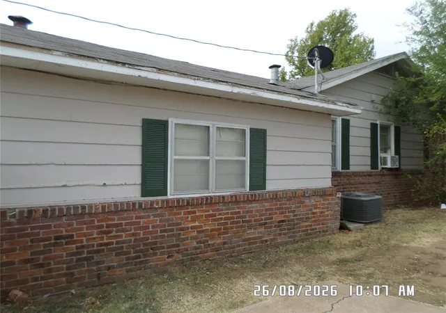 Photo 3 of Sale Pending at 1101 S Miles Ave, El Reno, OK 73036 | MLS# 1247044 | Listing updated on 2026-09-05