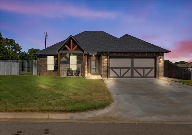 Photo 1 of Single family home for sale at 2812 Landrun, Weatherford, OK 73096 | MLS# 1247045 | Listing updated on 2026-09-30