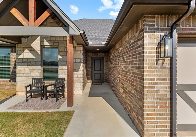 Photo 3 of Single family home for sale at 2812 Landrun, Weatherford, OK 73096 | MLS# 1247045 | Listing updated on 2026-09-30