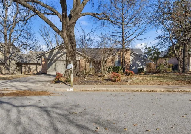 Photo 1 of Sale Pending at 900 Woodbury Dr, Edmond, OK 73034 | MLS# 1247048 | Listing updated on 2026-09-12