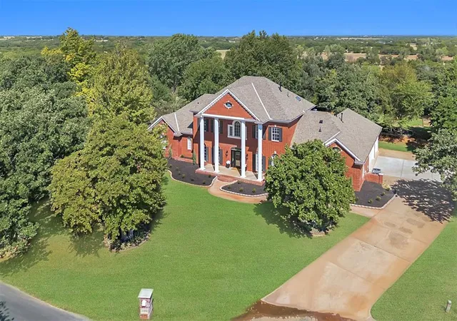Photo 3 of Single family home for sale at 23390 Hunters Trl, Edmond, OK 73025 | MLS# 1247059 | Listing updated on 2026-09-30