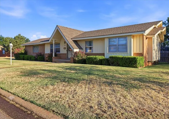 Photo 2 of Single family home for sale at 813 Standifer Rd, Elk City, OK 73644 | MLS# 1247061 | Listing updated on 2026-09-22