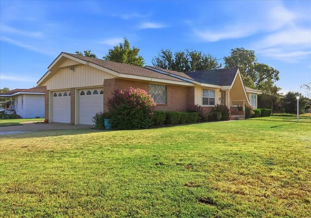 Photo 3 of Single family home for sale at 813 Standifer Rd, Elk City, OK 73644 | MLS# 1247061 | Listing updated on 2026-09-22