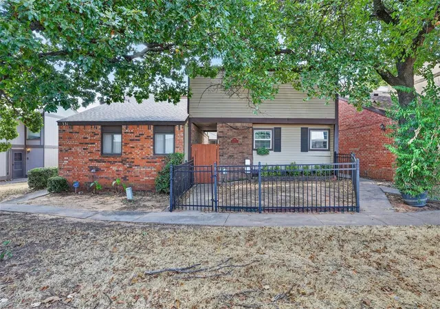 Photo 1 of Townhouse for sale at 333 Sundance Ln, Edmond, OK 73034 | MLS# 1247070 | Listing updated on 2026-10-15