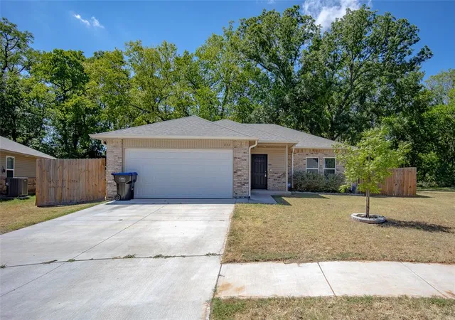 Photo 1 of Single family home for sale at 822 Highgarden Cir, Noble, OK 73068 | MLS# 1247093 | Listing updated on 2026-09-05