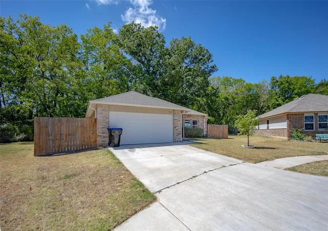 Photo 3 of Single family home for sale at 822 Highgarden Cir, Noble, OK 73068 | MLS# 1247093 | Listing updated on 2026-09-05