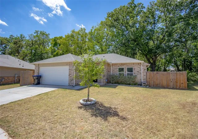 Photo 3 of Single family home for sale at 822 Highgarden Cir, Noble, OK 73068 | MLS# 1247093 | Listing updated on 2026-09-24