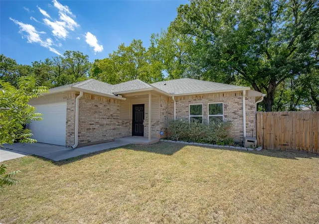 Photo 4 of Single family home for sale at 822 Highgarden Cir, Noble, OK 73068 | MLS# 1247093 | Listing updated on 2026-09-24