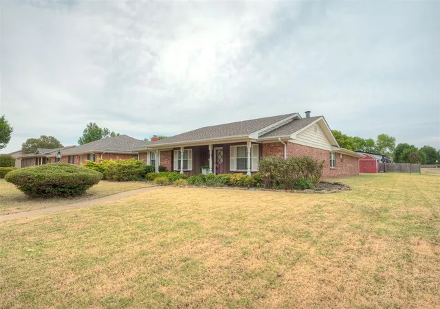 Photo 2 of Single family home for sale at 125 Farris Pl, Chickasha, OK 73018 | MLS# 1247097 | Listing updated on 2026-09-02