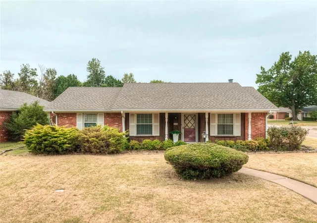 Photo 3 of Single family home for sale at 125 Farris Pl, Chickasha, OK 73018 | MLS# 1247097 | Listing updated on 2026-09-02
