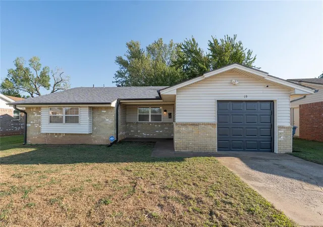 Photo 1 of Sale Pending at 19 Red Oak Rd, Shawnee, OK 74804 | MLS# 1247098 | Listing updated on 2026-09-03