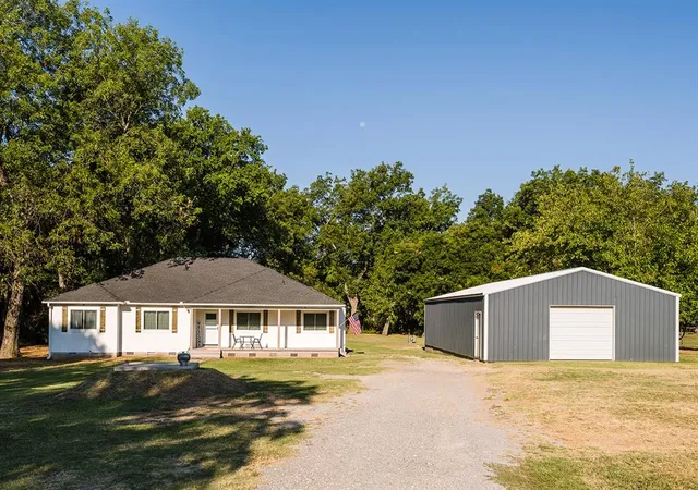 Photo 2 of Sale Pending at 20848 N County Rd 3220, Pauls Valley, OK 73075 | MLS# 1247103 | Listing updated on 2026-09-03