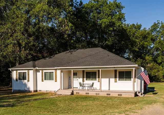 Photo 3 of Sale Pending at 20848 N County Rd 3220, Pauls Valley, OK 73075 | MLS# 1247103 | Listing updated on 2026-09-03