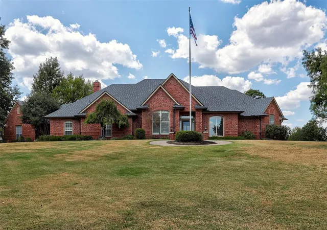 Photo 2 of Sale Pending at 1079 Chaparral Dr, Choctaw, OK 73020 | MLS# 1247105 | Listing updated on 2026-09-07