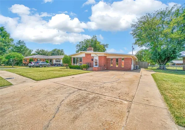 Photo 2 of Single family home for sale at 1909 N Flamingo Ln, Altus, OK 73521 | MLS# 1247108 | Listing updated on 2026-09-03