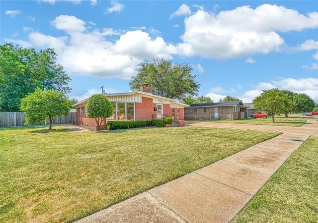 Photo 2 of Single family home for sale at 1909 N Flamingo Ln, Altus, OK 73521 | MLS# 1247108 | Listing updated on 2026-09-03