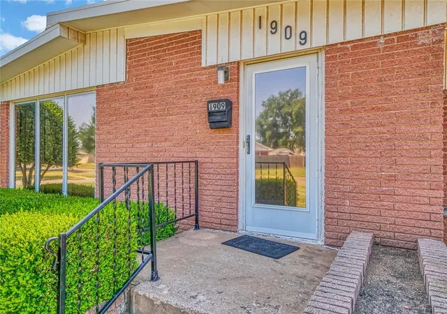 Photo 4 of Single family home for sale at 1909 N Flamingo Ln, Altus, OK 73521 | MLS# 1247108 | Listing updated on 2026-09-03