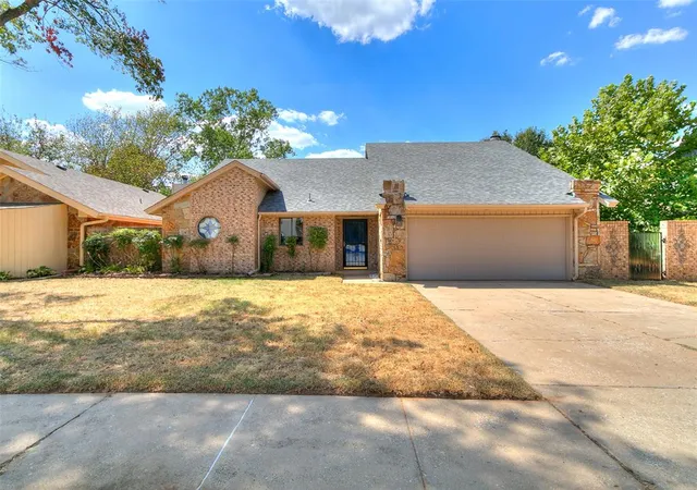 Single family home for sale at 260 N Creekdale Dr, Norman, OK 73072 | MLS# 1247109