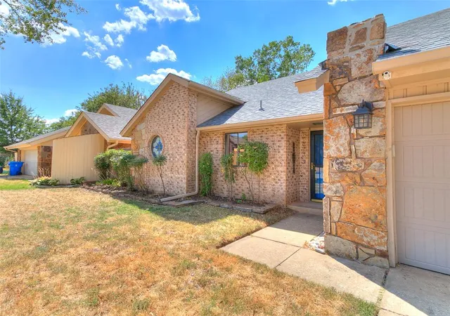Photo 1 of Single family home for sale at 260 N Creekdale Dr, Norman, OK 73072 | MLS# 1247109 | Listing updated on 2026-09-02