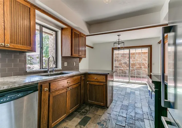 Photo 4 of Single family home for sale at 260 N Creekdale Dr, Norman, OK 73072 | MLS# 1247109 | Listing updated on 2026-09-02