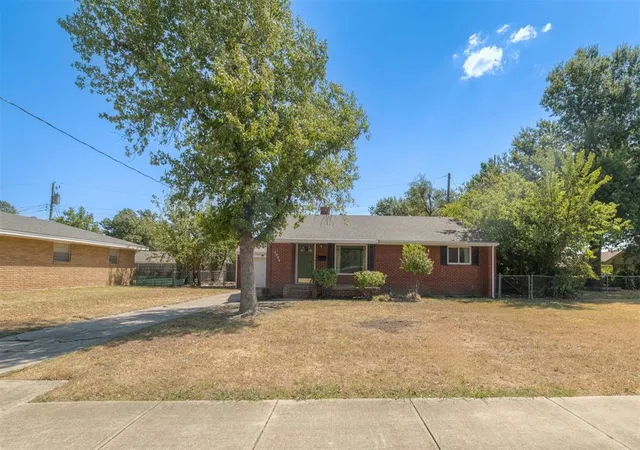Photo 2 of Single family home for sale at 4904 N Warren Ave, Oklahoma City, OK 73112 | MLS# 1247126 | Listing updated on 2026-09-02