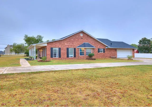 Photo 4 of Single family home for sale at 23 Lake Ln, Shawnee, OK 74804 | MLS# 1247127 | Listing updated on 2026-09-29
