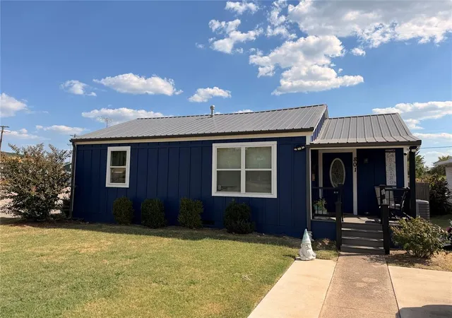 Photo 1 of Single family home for sale at 801 W College Ave, Seminole, OK 74868 | MLS# 1247137 | Listing updated on 2026-09-02