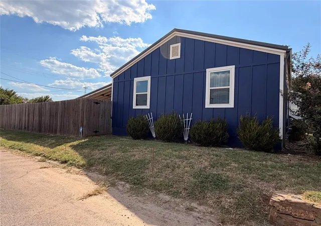 Photo 3 of Single family home for sale at 801 W College Ave, Seminole, OK 74868 | MLS# 1247137 | Listing updated on 2026-09-02