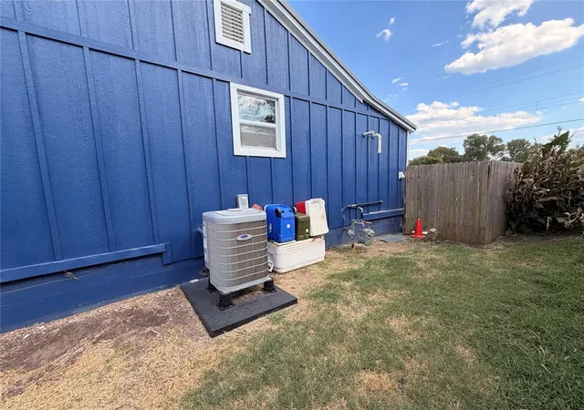 Photo 4 of Single family home for sale at 801 W College Ave, Seminole, OK 74868 | MLS# 1247137 | Listing updated on 2026-09-02