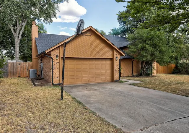 Photo 3 of Single family home for sale at 3300 N Meadowood Dr, Oklahoma City, OK 73110 | MLS# 1247178 | Listing updated on 2026-09-16