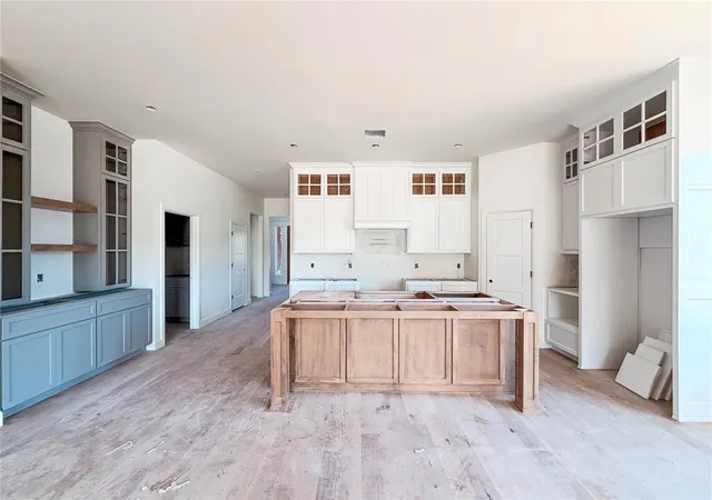 Photo 3 of Sale Pending at 1924 Paseo Pl, Edmond, OK 73034 | MLS# 1247181 | Listing updated on 2026-09-02