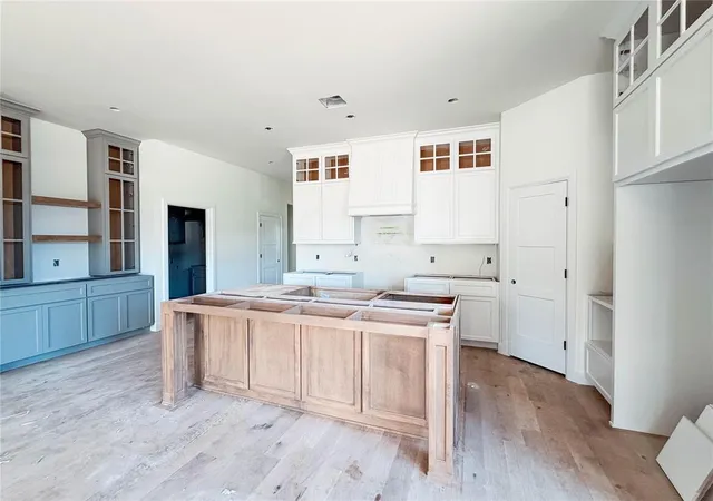 Photo 3 of Sale Pending at 1924 Paseo Pl, Edmond, OK 73034 | MLS# 1247181 | Listing updated on 2026-09-02