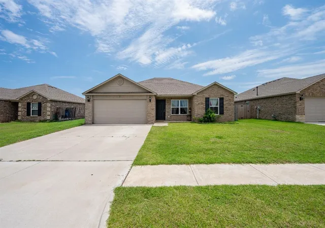 Photo 2 of Single family home for sale at 512 Se 5th Street, Newcastle, OK 73065 | MLS# 1247183 | Listing updated on 2026-09-22