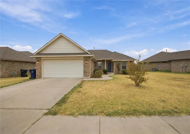 Single family home for sale at 10612 Mountain Frk Dr, Yukon, OK 73099 | MLS# 1247198