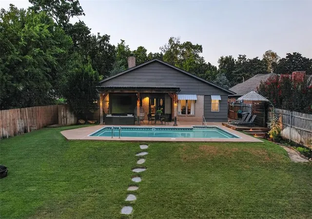 Photo 4 of Sale Pending at 1212 Devonshire Ct, Edmond, OK 73034 | MLS# 1247200 | Listing updated on 2026-09-03