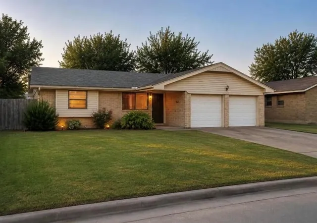 Single family home for sale at 1501 City Ave, Moore, OK 73160 | MLS# 1247205