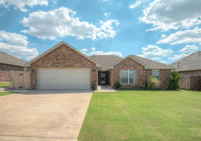 Photo 1 of Single family home for sale at 1915 Twisted Oak Ct, Shawnee, OK 74804 | MLS# 1247207 | Listing updated on 2026-09-05