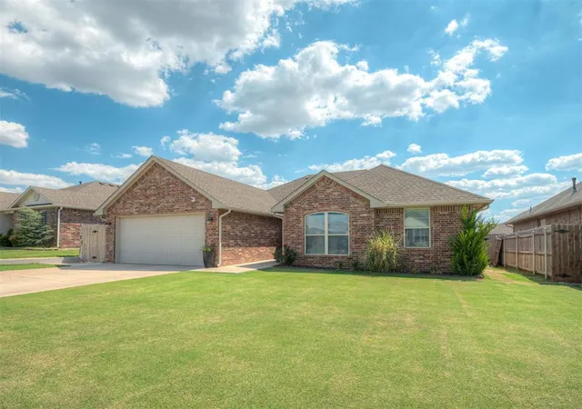 Photo 2 of Single family home for sale at 1915 Twisted Oak Ct, Shawnee, OK 74804 | MLS# 1247207 | Listing updated on 2026-09-05