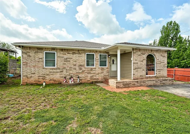 Photo 2 of Single family home for sale at 1827 W Vilas Ave, Guthrie, OK 73044 | MLS# 1247217 | Listing updated on 2026-09-03