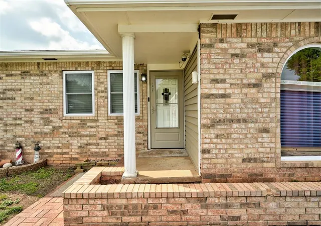 Photo 3 of Single family home for sale at 1827 W Vilas Ave, Guthrie, OK 73044 | MLS# 1247217 | Listing updated on 2026-10-05
