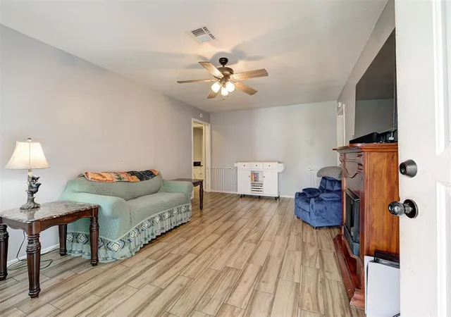 Photo 4 of Single family home for sale at 1827 W Vilas Ave, Guthrie, OK 73044 | MLS# 1247217 | Listing updated on 2026-10-05
