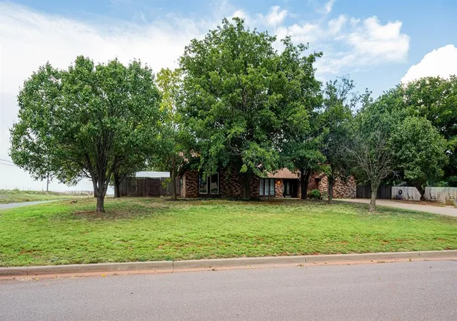 Photo 1 of Sale Pending at 321 Grissom Dr, Elk City, OK 73644 | MLS# 1247229 | Listing updated on 2026-10-14