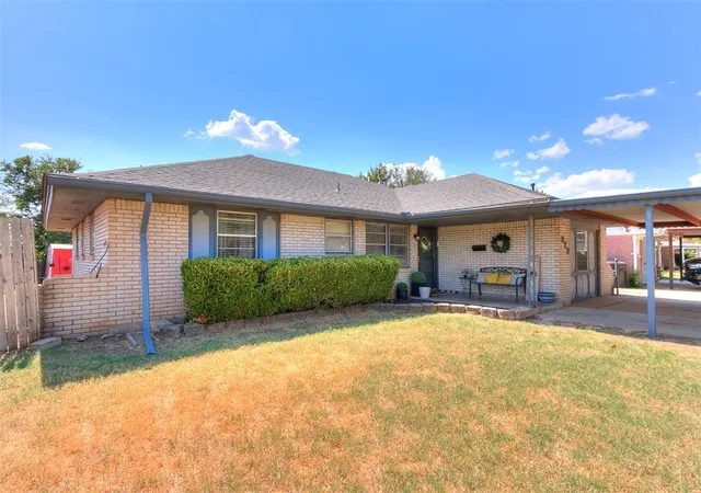 Single family home for sale at 828 N Markwell Ave, Moore, OK 73160 | MLS# 1247251