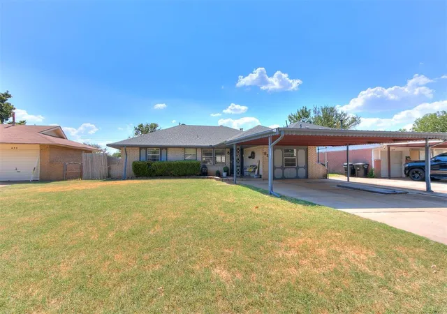 Photo 2 of Single family home for sale at 828 N Markwell Ave, Moore, OK 73160 | MLS# 1247251 | Listing updated on 2026-09-03
