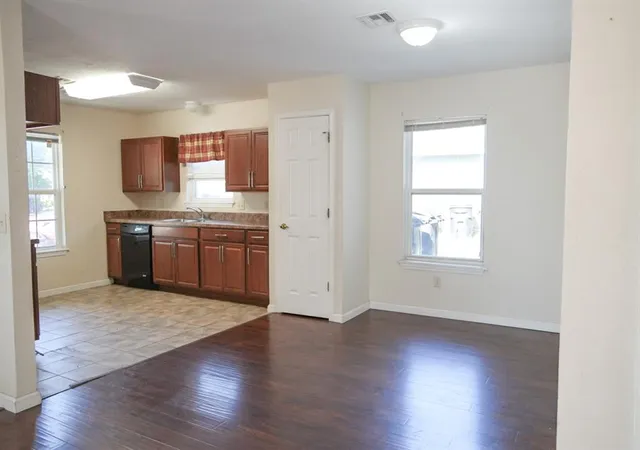 Photo 3 of Single family home for sale at 913 Sw 16th Street, Moore, OK 73160 | MLS# 1247254 | Listing updated on 2026-09-03