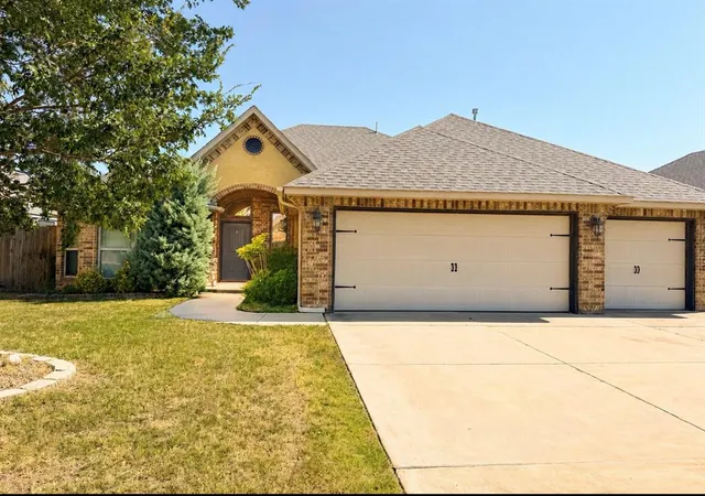 Photo 1 of Single family home for sale at 17100 Barcelona Dr, Oklahoma City, OK 73170 | MLS# 1247262 | Listing updated on 2026-09-03