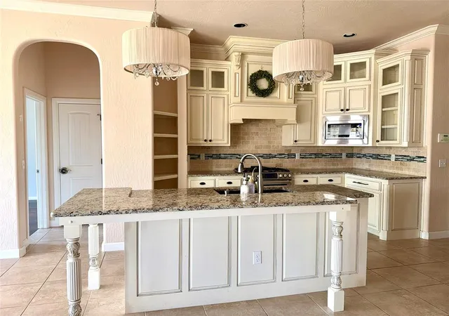 Photo 4 of Single family home for sale at 17100 Barcelona Dr, Oklahoma City, OK 73170 | MLS# 1247262 | Listing updated on 2026-09-03