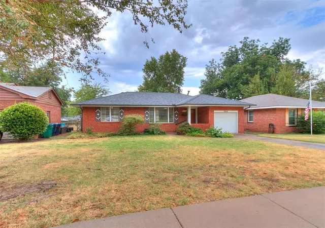 Photo 4 of Sale Pending at 3916 Cashion Pl, Oklahoma City, OK 73112 | MLS# 1247288 | Listing updated on 2026-09-16